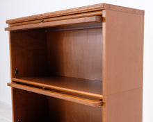 Load image into Gallery viewer, Asko Aspö hyllystö lasiovilla ruskea