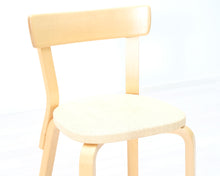 Lataa kuva Galleria-katseluun, Artek 69 tuoli beigellä kangasistuimella