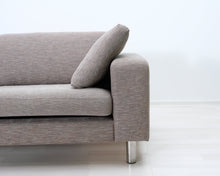 Lataa kuva Galleria-katseluun, 3-istuttava kangassohva ruskea