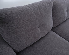 Load image into Gallery viewer, 4-istuttava harmaa divaani-vuodesohva