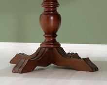 Lataa kuva Galleria-katseluun, Antiikkinen shakkipöytä