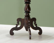 Lataa kuva Galleria-katseluun, Antiikkinen sivupöytä