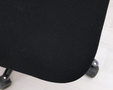 Load image into Gallery viewer, Avarte Yrjö Kukkapuro toimistotuoli musta