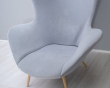 Load image into Gallery viewer, Ateljé Sotamaa The Happy Chair nojatuoli harmaa