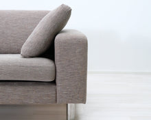 Lataa kuva Galleria-katseluun, 3-istuttava kangassohva ruskea