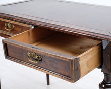 Lataa kuva Galleria-katseluun, Antiikkinen kirjoituspöytä