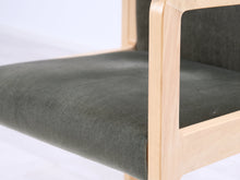 Load image into Gallery viewer, Artek Pentti Heinonen käsinojallinen tuoli harmaa