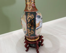 Lataa kuva Galleria-katseluun, Aasialaistyylinen pöytälamppu