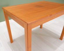 Lataa kuva Galleria-katseluun, Sohvapöytä tiikkiä