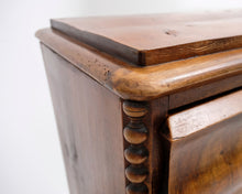 Lataa kuva Galleria-katseluun, Antiikkinen lipasto