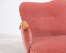 Lataa kuva Galleria-katseluun, Antiikkinen samettisohva vaaleanpunainen