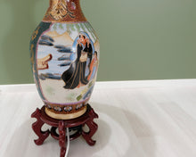 Lataa kuva Galleria-katseluun, Aasialaistyylinen pöytälamppu