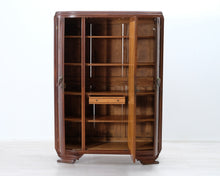 Lataa kuva Galleria-katseluun, Antiikkinen vaatekaappi