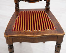 Lataa kuva Galleria-katseluun, Antiikkinen ruokatuoli raidallisella istuimella