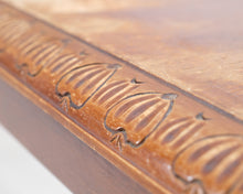 Lataa kuva Galleria-katseluun, Antiikkinen sivupöytä