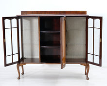 Lataa kuva Galleria-katseluun, Antiikkinen astiakaappi