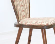 Lataa kuva Galleria-katseluun, Antiikkinen tuoli kangasistuimella