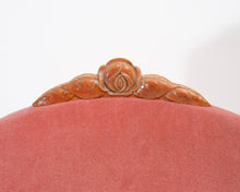 Lataa kuva Galleria-katseluun, Antiikkinen nojatuoli vaaleanpunainen