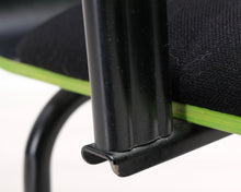 Load image into Gallery viewer, Avarte Yrjö Kukkapuro tuoli musta