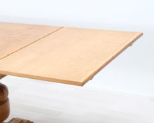 Lataa kuva Galleria-katseluun, Antiikkinen tammipöytä