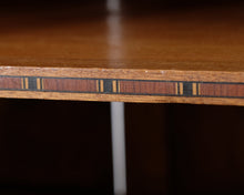 Lataa kuva Galleria-katseluun, Antiikkinen vaatekaappi