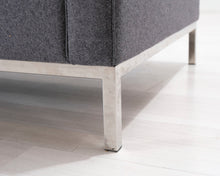 Lataa kuva Galleria-katseluun, 3-istuttava kangassohva harmaa