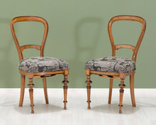 Lataa kuva Galleria-katseluun, Antiikkinen tuoli kangasistuimella