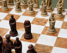 Lataa kuva Galleria-katseluun, Antiikkinen shakkipöytä