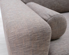 Lataa kuva Galleria-katseluun, 3-istuttava kangassohva ruskea