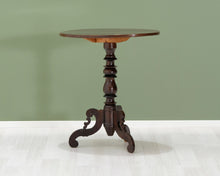 Lataa kuva Galleria-katseluun, Antiikkinen sivupöytä