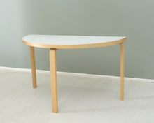 Lataa kuva Galleria-katseluun, Artek 95 puolipyöreä pöytä