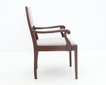 Lataa kuva Galleria-katseluun, 40-luvun puurunkoinen ruokatuoli käsinojilla