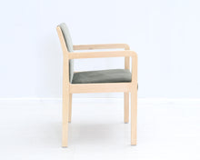 Load image into Gallery viewer, Artek Pentti Heinonen käsinojallinen tuoli