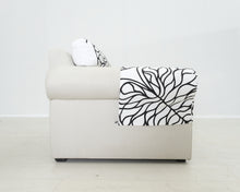 Load image into Gallery viewer, Asko nojatuoli Marimekon käsi- ja selkänojansuojalla