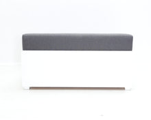 Lataa kuva Galleria-katseluun, 2-istuttava puurunkoinen sohva harmaa