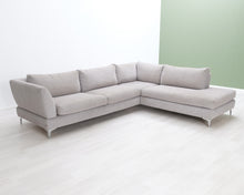 Load image into Gallery viewer, Asko 4-istuttava divaanisohva vaaleanharmaa