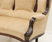 Lataa kuva Galleria-katseluun, Antiikkisohva lauritzon-kankaalla