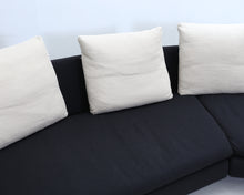 Load image into Gallery viewer, B&B Italia Arne 4-istuttava kulmasohva mustavalkoinen