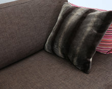 Lataa kuva Galleria-katseluun, Kuusilinna 3-istuttava sohva tummanruskea