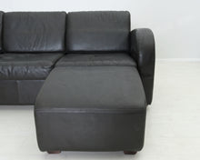 Lataa kuva Galleria-katseluun, 3-istuttava antiikkinahkainen sohva rahilla