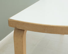 Lataa kuva Galleria-katseluun, Artek 95 puolipyöreä pöytä