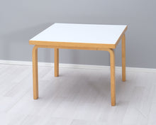 Lataa kuva Galleria-katseluun, Artek lastenpöytä 75 x 75 cm koivu / valkoinen