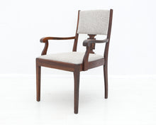 Lataa kuva Galleria-katseluun, 40-luvun puurunkoinen ruokatuoli käsinojilla