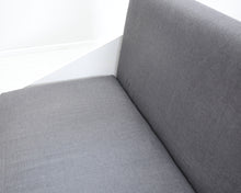 Lataa kuva Galleria-katseluun, 2-istuttava puurunkoinen sohva harmaa
