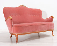 Lataa kuva Galleria-katseluun, Antiikkinen samettisohva vaaleanpunainen