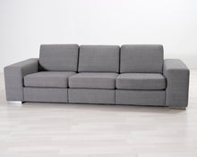 Lataa kuva Galleria-katseluun, 3-istuttava kangassohva harmaa