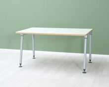 Lataa kuva Galleria-katseluun, Herman Miller työpöytä valkoinen