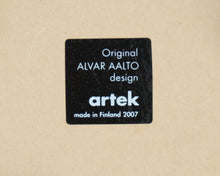 Lataa kuva Galleria-katseluun, Artek E60 jakkara punainen linoleum