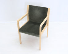 Load image into Gallery viewer, Artek Pentti Heinonen käsinojallinen tuoli