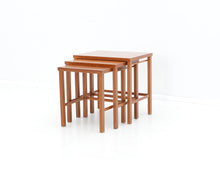 Lataa kuva Galleria-katseluun, 60-luvun sarjapöytä